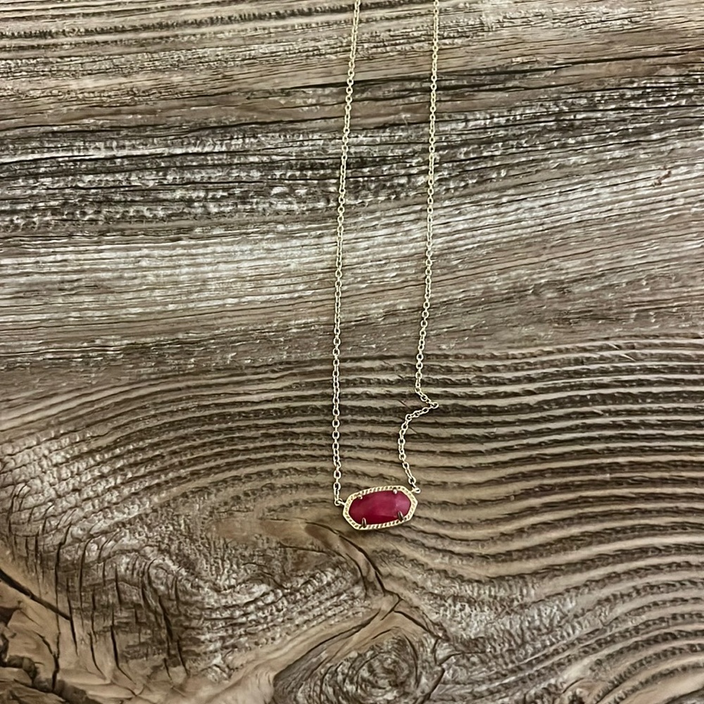 maroon kendra scott necklace